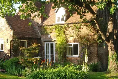 Image de Emplacement du village pittoresque avec un beau jardin de cottage anglais