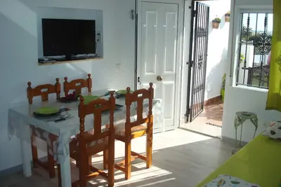 Image de superbe appartement avec terrasse en moins de deux chambres à coucher, A / A et piscine