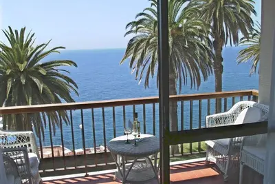 Image de Ocean facing, waterfront apartment -stunning views, excellent location.