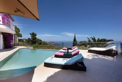 Image de Belle villa avec vue sur la mer