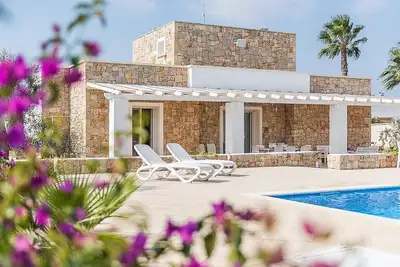 Image de Villa Claretta: Une villa lumineuse et ensoleillée sur deux étages située dans une position tranquille.