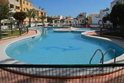 Image de Fantastic 4 chambre Maison de ville à proximité de la mer avec une Piscine collective