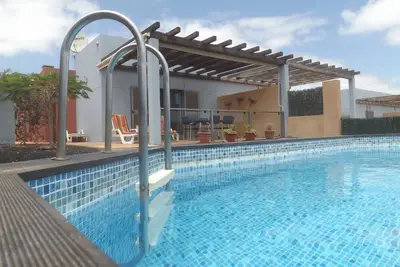 Villa moderne avec piscine privée (chauffée en hiver)