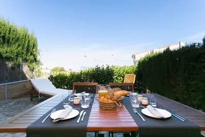 Image de Lumineux appartement avec terrasse privée et piscine