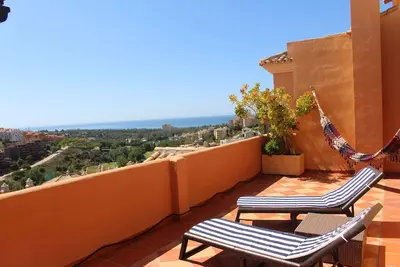 Image de Penthouse avec golf et vue sur l'océan à Elviria