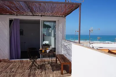 Image de Maison moderne et spacieuse avec terrasse dans la vieille ville de Conil.