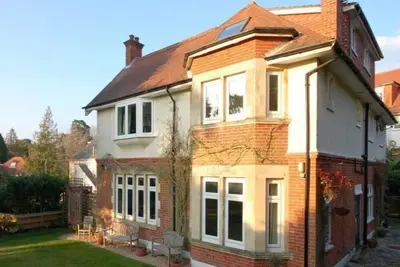 Image de Large Manor House which Sleeps 16 in Branksome Park - Hb4638