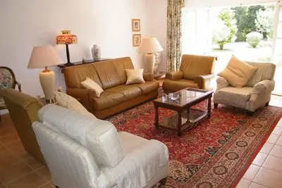 Image de Villa de plain pied, piscine, WiFi, tennis de table, grand jardin, 10 Pax