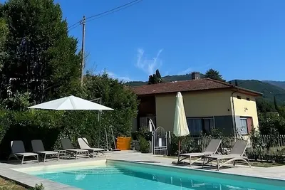 Image de Villa familiale spacieuse Ă Barga avec terrasse expansive, vue imprenable et wifi gratuit