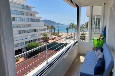 Roses: front de mer, 60m2, plage avec piscine, Wifi