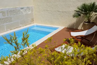 Image de Maison Plein Centre Ville Avec Piscine Et Garage