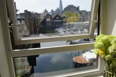 Image de Indulgence | Endroit de rêve | Tower Bridge | Vue sur la marina