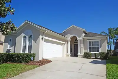 Image de Villa de luxe avec piscine privée, salle de jeux et WiFi, à seulement 15 minutes de Disney