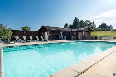 Image de Peaceful Mais Idéalement Situé Dordogne Ferme avec piscine privée chauffée. .