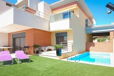 Image de 4 chambres, villa de vacances avec piscine, golf à proximité à Albufeira