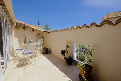 Image de Charmante maison à Olonzac, à distance de marche de tous les cafés / restaurants / commodités