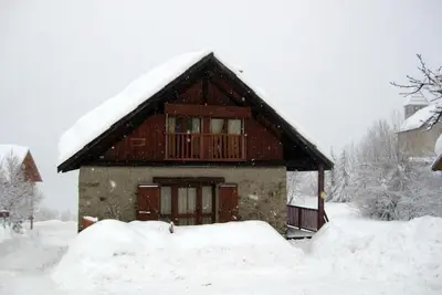 Image de Appartement 3* très agréable 8/10 pers dans chalet à Station 1400 Puy St Vincent