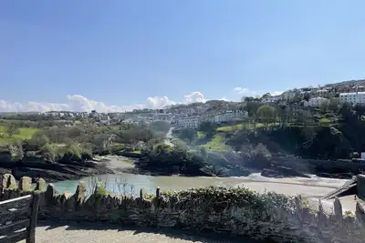 Image de Spacieuse propriété avec une salle de bal et une vue phénoménale sur la mer et le port