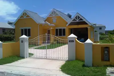 Image de Modern fully equipped bungalow in south-east part of island