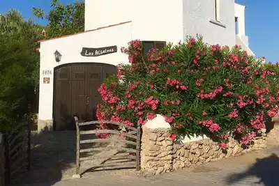 Appartement Fucsia dans maison de caractère surplombant la mer à 2mn de la plage