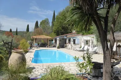 Image de chalet tout confort avec piscine privée