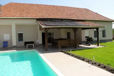 Image de Maison de vacances familiale avec piscine chauffée pour 11 personnes + 2 enfants
