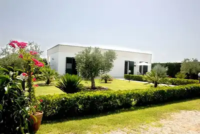 Image de Villa confortable entourée de verdure près de la mer, Torre dell'orso et Otranto