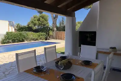 Image de Belle Maison Familiale Dans Un Quartier RÉSIDENTIEL Et Proche Du Centre. Wifi Gratuit!