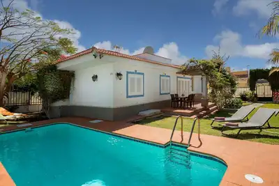 Villa avec piscine privée à proximité du terrain de golf et plage