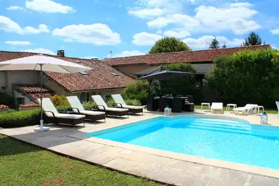 Image de Belle ferme du 16ème siècle avec une vue imprenable et piscine privée chauffée!