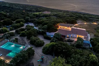 Image de Villa Napius - accès à la plage privée sur une plage de sable