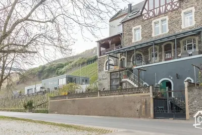 Image de Grande maison avec vue sur le fleuve sans obstacle, 6-10 personnes, 3 salles de bains