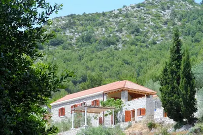 Image de Belle, isolée villa en pierre ancienne avec piscine