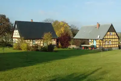 Image de Maison à colombages romantique au bord de la forêt