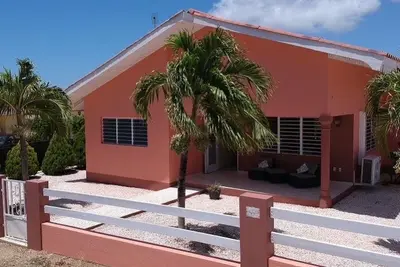 Image de Fantastique villa dans un emplacement central avec jeep Suv