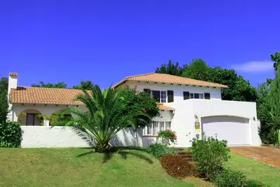Image de Villa en Afrique du Sud avec piscine à chauffage solaire dans une cadre de rêve