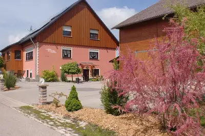 Image de Maison de campagne calme, idyllique et confortable au milieu de la nature