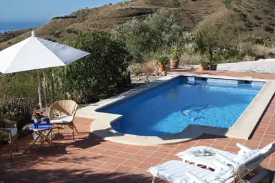 Image de Finca authentique unique avec piscine et vue large sur la mer et les montagnes