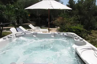 Image de Directement à la mer, vue fantastique, près de Pula, jardin et bain à remous.