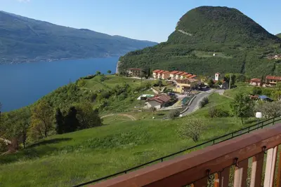 Image de Lac de Garde - Appartement avec piscine et vue imprenable imprenable sur le lac