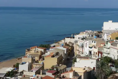 Image de Maison de pêcheur restaurée avec vue sur la mer et le port