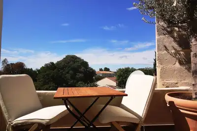 Image de Terrasse au calme avec vue, Uzès centre, 80m² clim. , 2 chambres, parking, Wifi