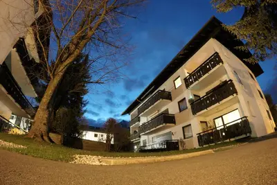 Image de Récemment rénové, Soleils modernes duplex avec deux balcons et entièrement équipée