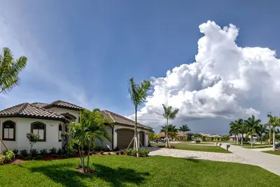 Image de Nouveau 2, 015 - Villa de luxe avec amarrage et le pont Wi-accès à la mer