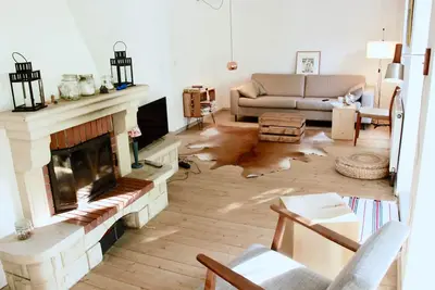 Image de Petite villa avec vue sur le lac et cheminée