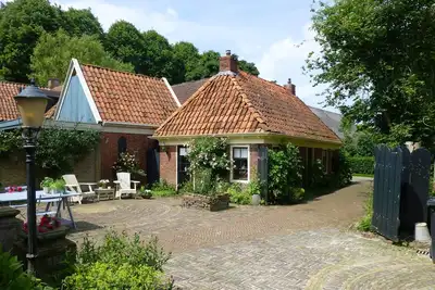 Image de Historique, maison de vacances élégant avec sauna et bain de vapeur: spa privé!