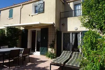 Image de Très belle maison de vacances, très bien située, à seulement 50 m de la plage, près du port. 6 personnes