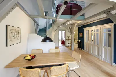 Penthouse confortable dans la vieille ville au milieu de la ville rose de Bischofszell