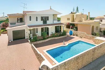 Image de Belle maison de 4 chambres à Albufeira