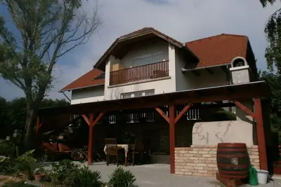 Image de 3 appartements séparés dans une maison pour 14 personnes